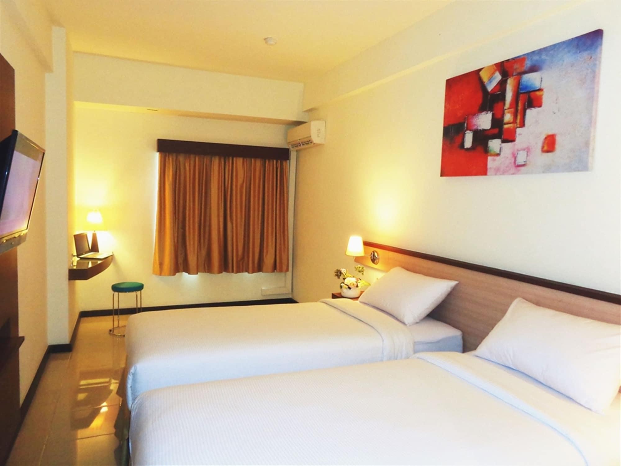 Everyday Smart Hotel - Malang Ngoại thất bức ảnh