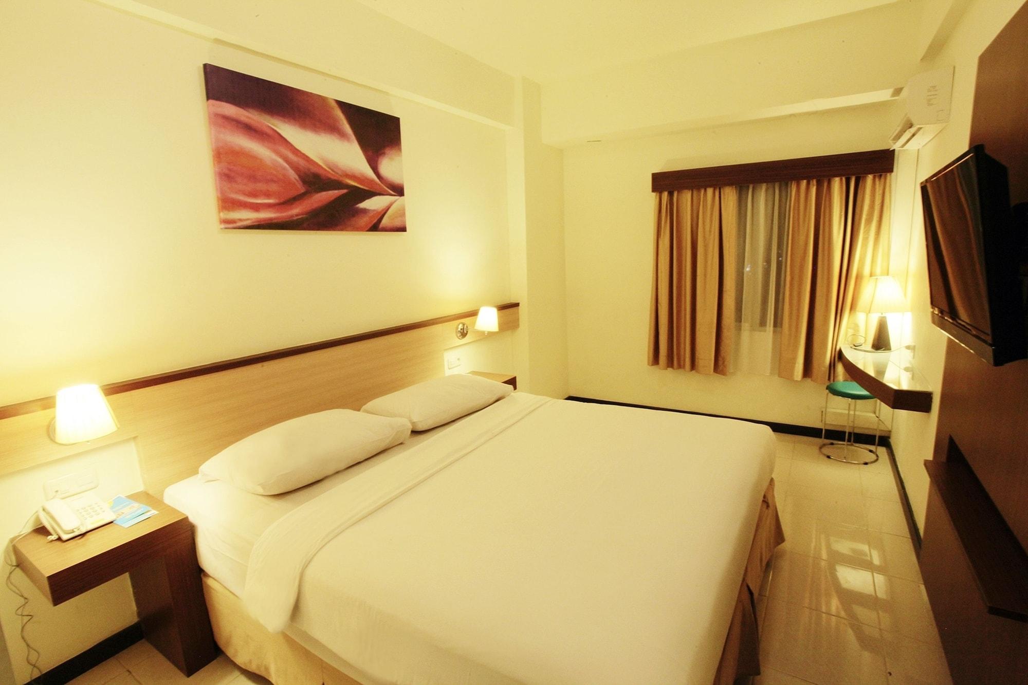Everyday Smart Hotel - Malang Ngoại thất bức ảnh