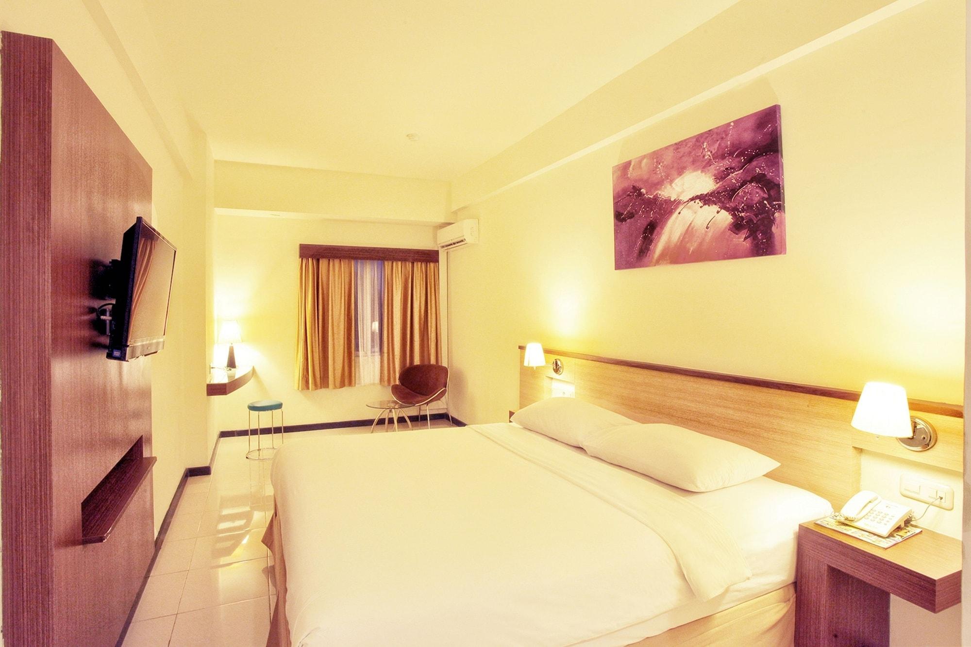Everyday Smart Hotel - Malang Ngoại thất bức ảnh