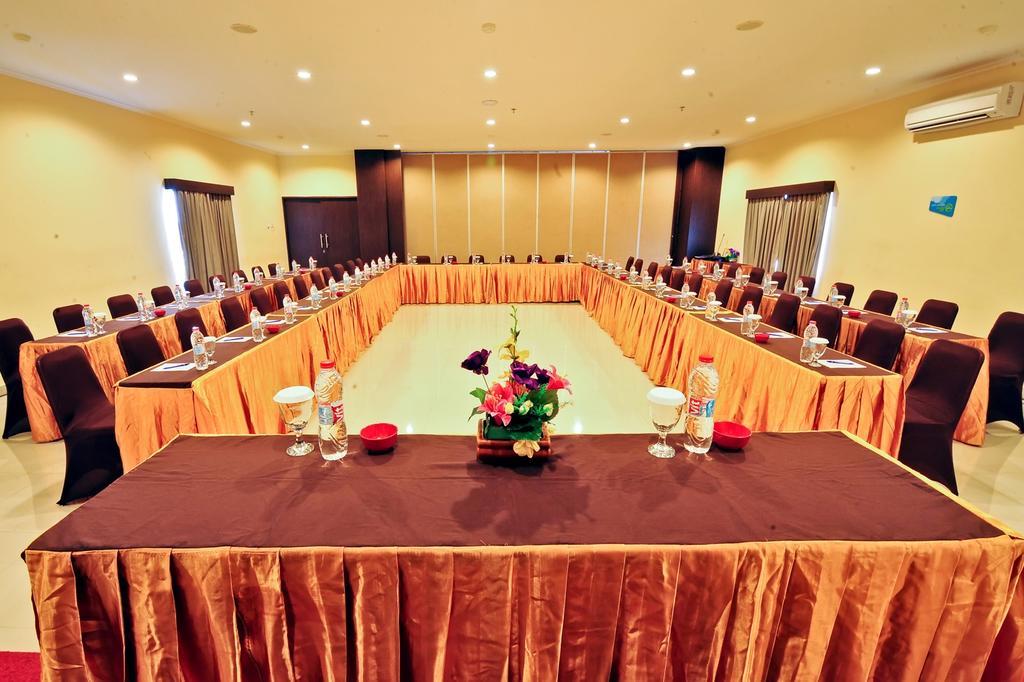 Everyday Smart Hotel - Malang Ngoại thất bức ảnh