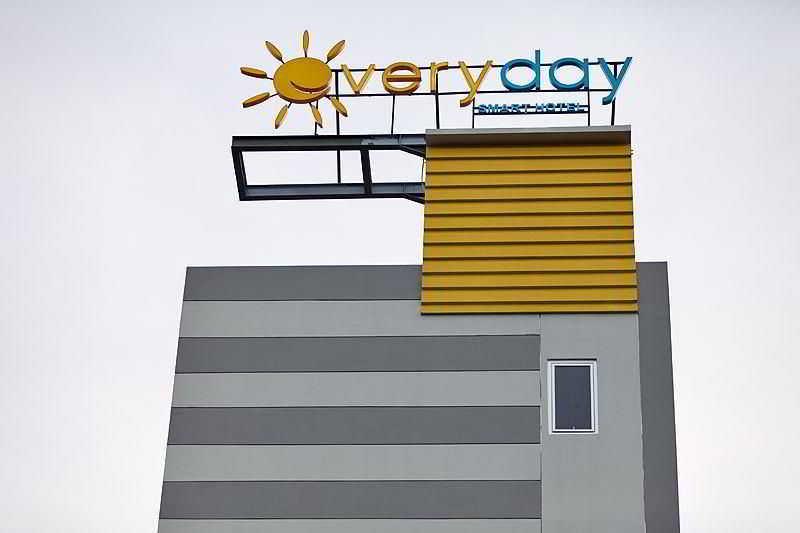 Everyday Smart Hotel - Malang Ngoại thất bức ảnh