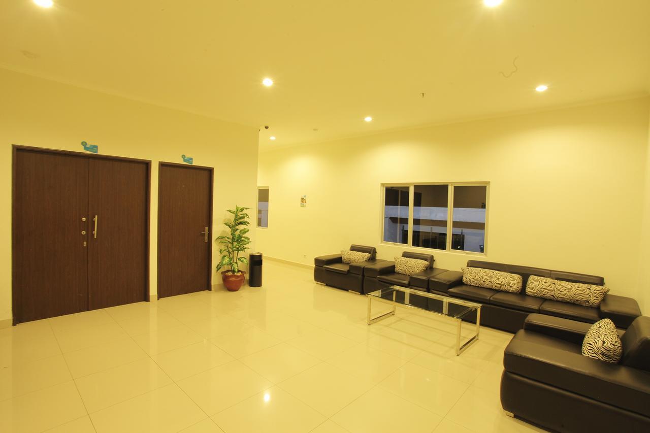 Everyday Smart Hotel - Malang Ngoại thất bức ảnh
