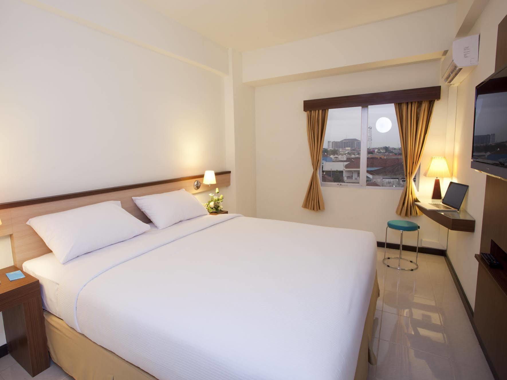 Everyday Smart Hotel - Malang Ngoại thất bức ảnh