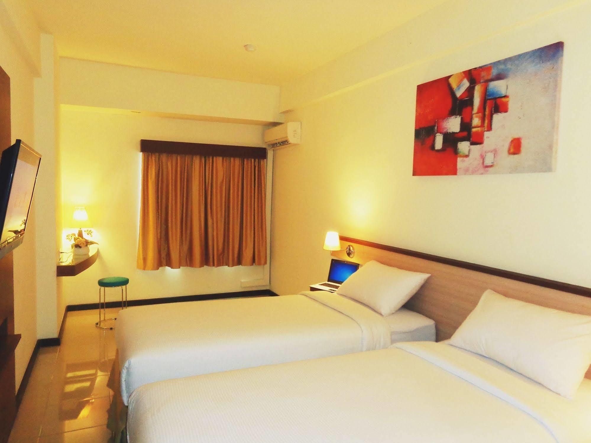 Everyday Smart Hotel - Malang Ngoại thất bức ảnh