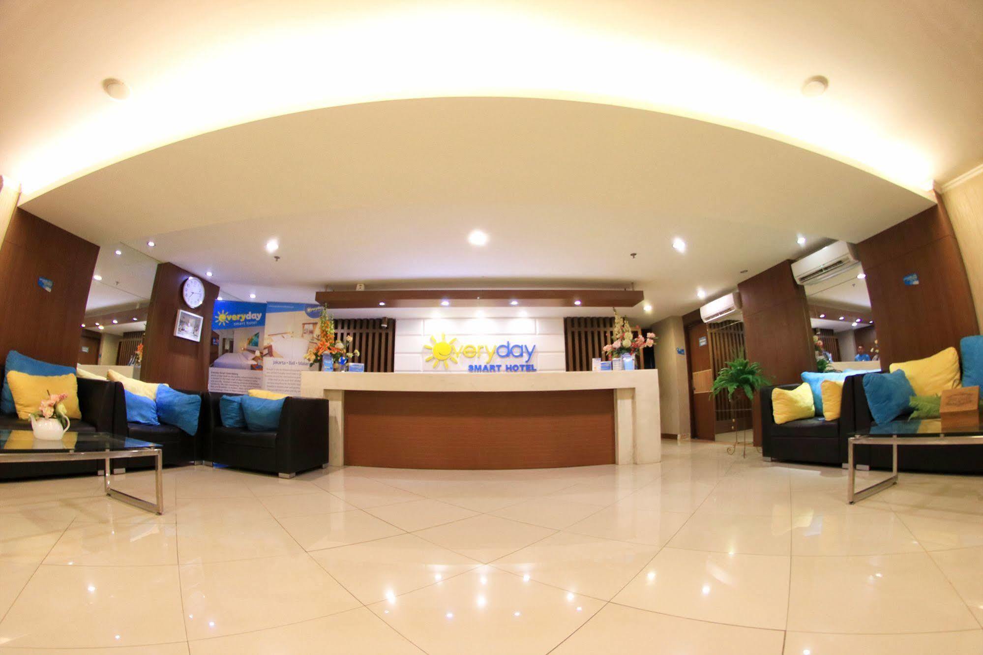 Everyday Smart Hotel - Malang Ngoại thất bức ảnh