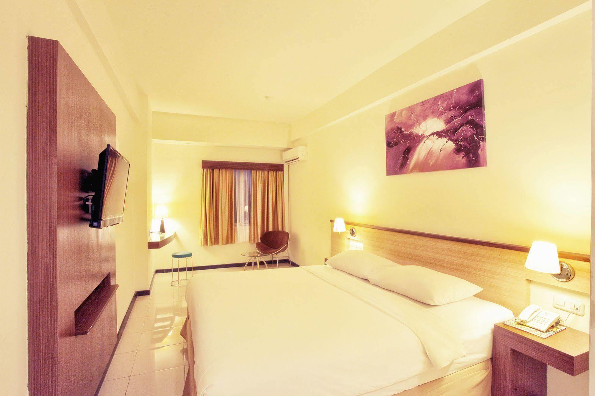 Everyday Smart Hotel - Malang Ngoại thất bức ảnh